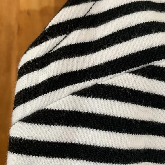 Knit striped black and white sleeveless top size Small - Picture 3 of 5